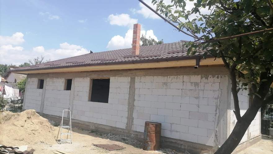 Casa Agape cu învelitoarea de țiglă finalizată